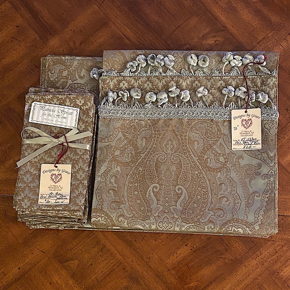 Patricia Spratt Table Linen Set 72” Runner Set of 4 Placemats and 8 Napkins NWT